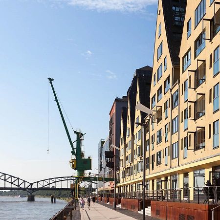 Grosszuegiges Zimmer Mit Badezimmer In Rheinwohnung Cologne Luaran gambar